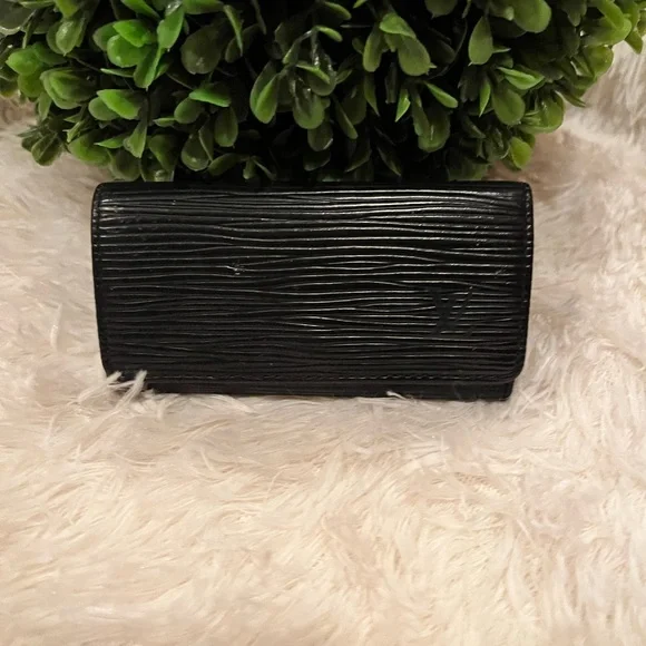 - Louis Vuitton black epi leather key holder - Picture 3 of 9